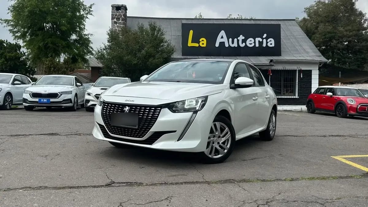 Peugeot 208 Style Puretech 75 1.2 año 2023