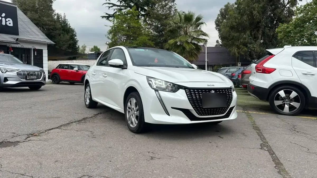 Peugeot 208 Style Puretech 75 1.2 año 2023