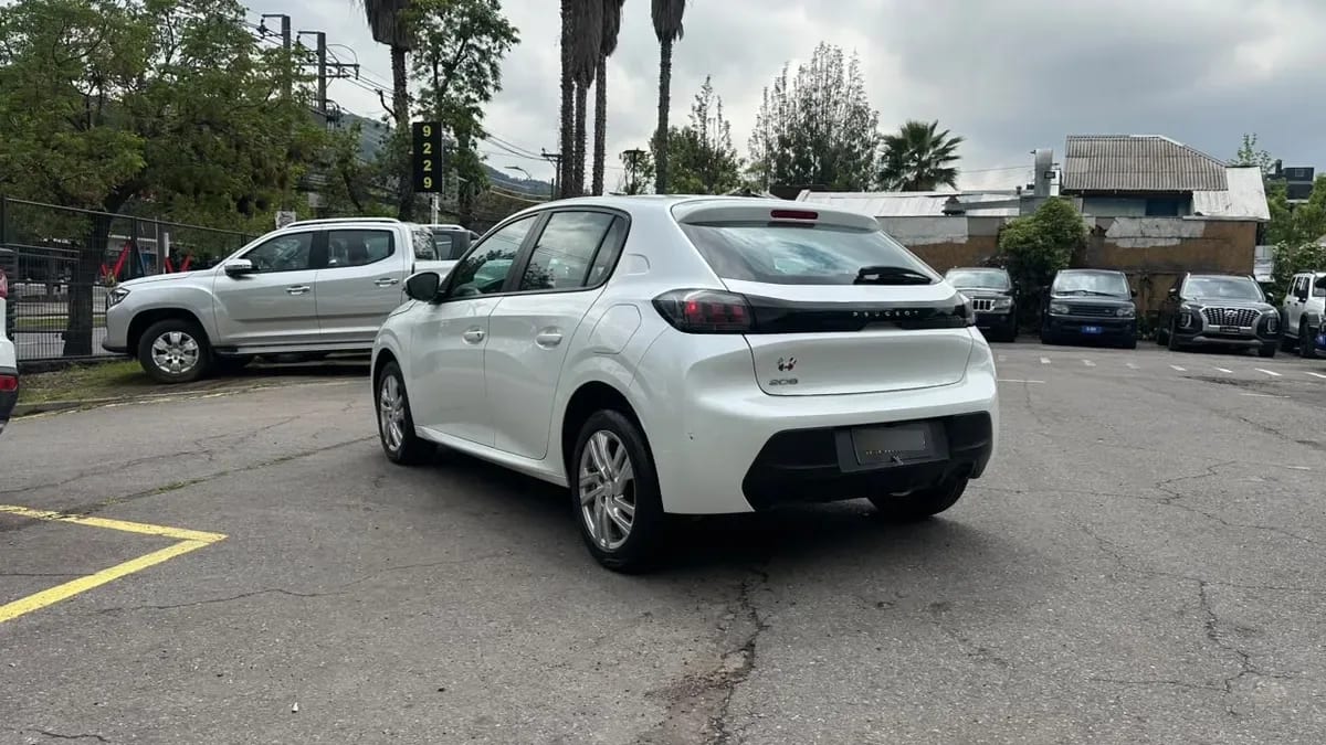 Peugeot 208 Style Puretech 75 1.2 año 2023