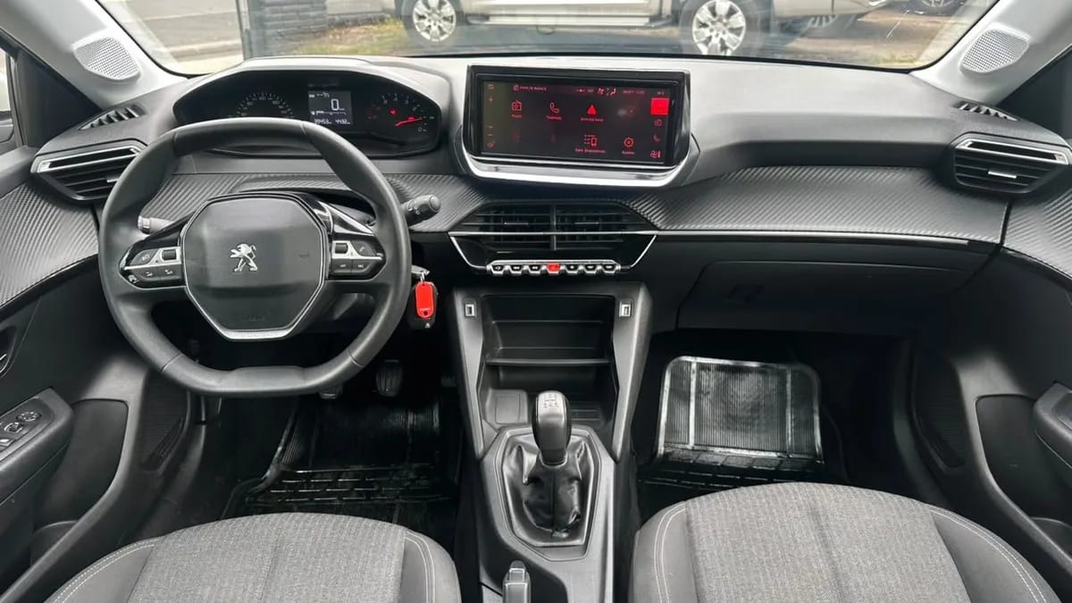Peugeot 208 Style Puretech 75 1.2 año 2023