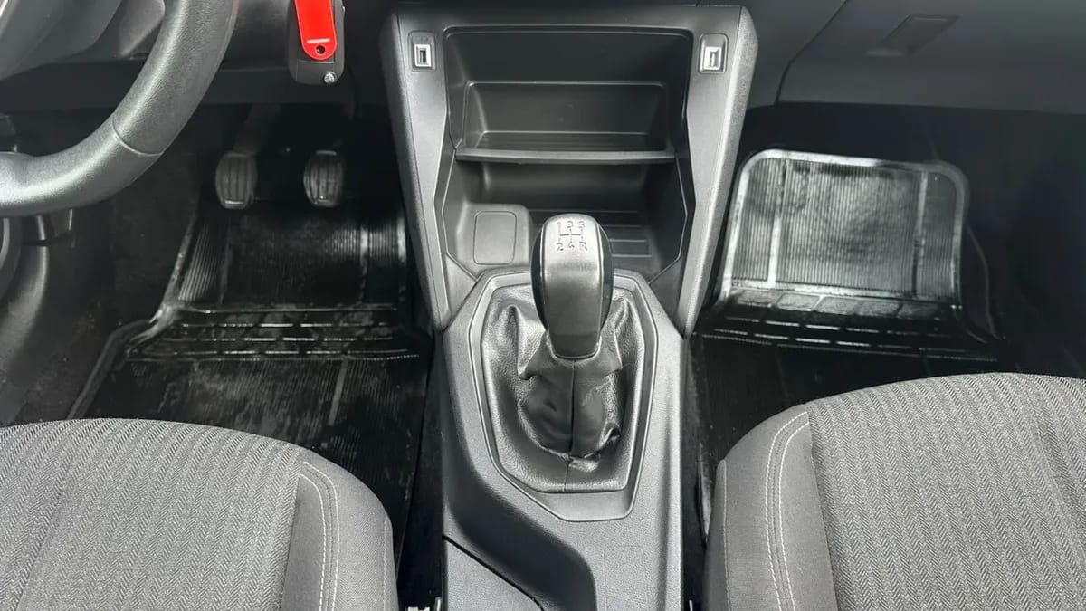 Peugeot 208 Style Puretech 75 1.2 año 2023
