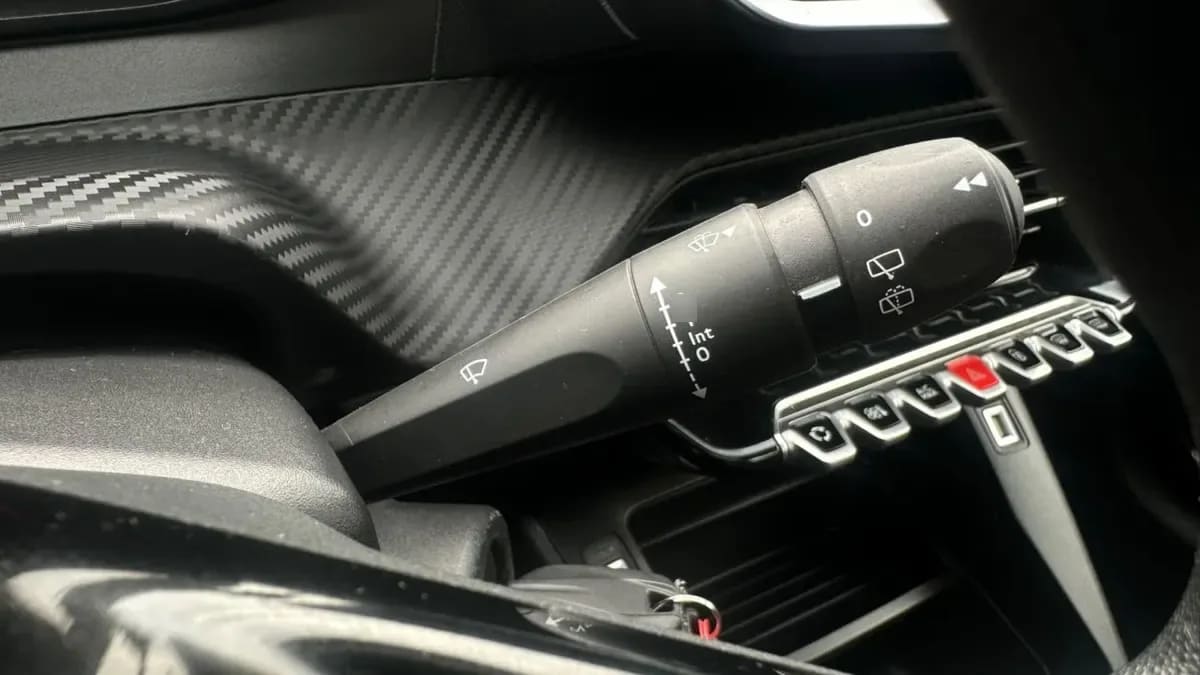 Peugeot 208 Style Puretech 75 1.2 año 2023
