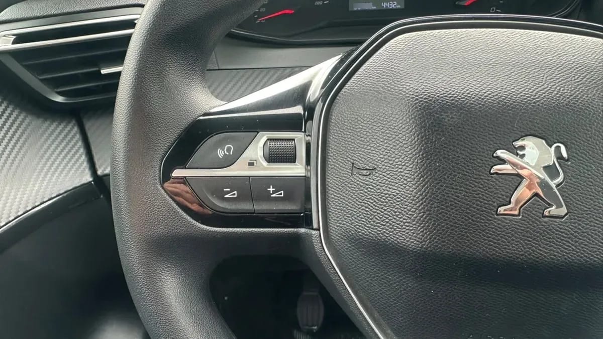 Peugeot 208 Style Puretech 75 1.2 año 2023