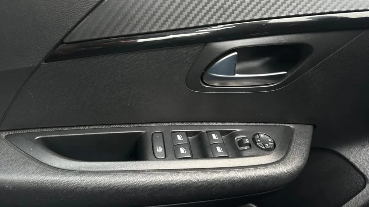 Peugeot 208 Style Puretech 75 1.2 año 2023