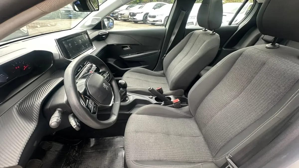 Peugeot 208 Style Puretech 75 1.2 año 2023