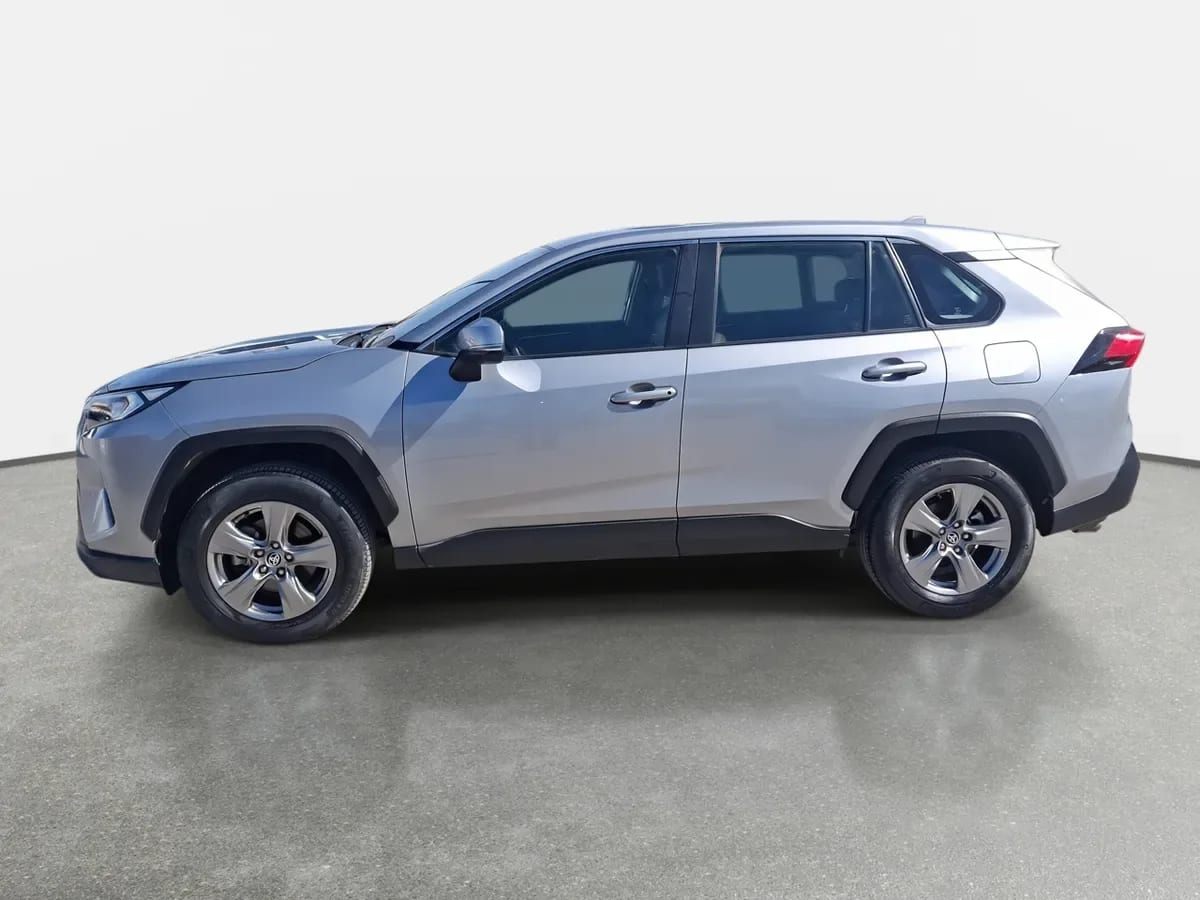 Toyota Rav 4 2.0 Le 4x2 Mt 5p año 2024