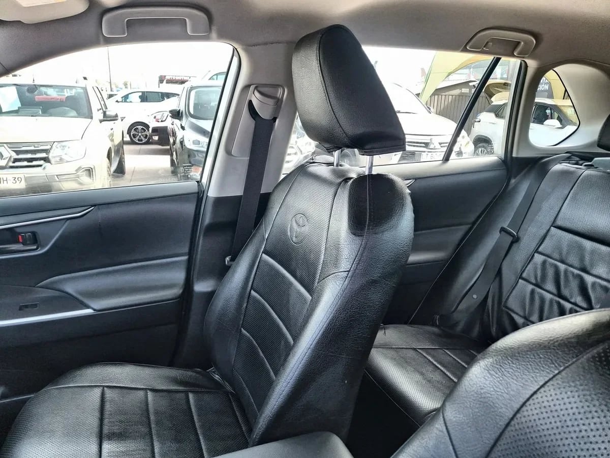 Toyota Rav 4 2.0 Le 4x2 Mt 5p año 2024