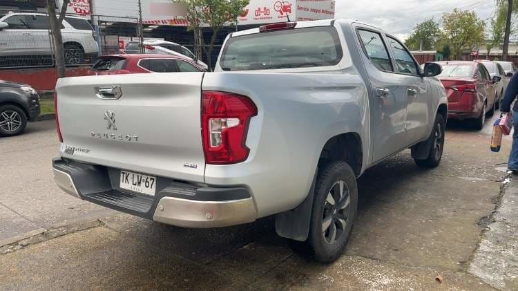 Peugeot Landtrek 2.2 Active Bluehdi Diesel 4x2 180hp Mt 4p año 2024