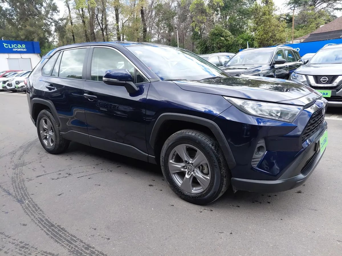 Toyota Rav 4 2.0 Le 4x2 Mt 5p año 2024