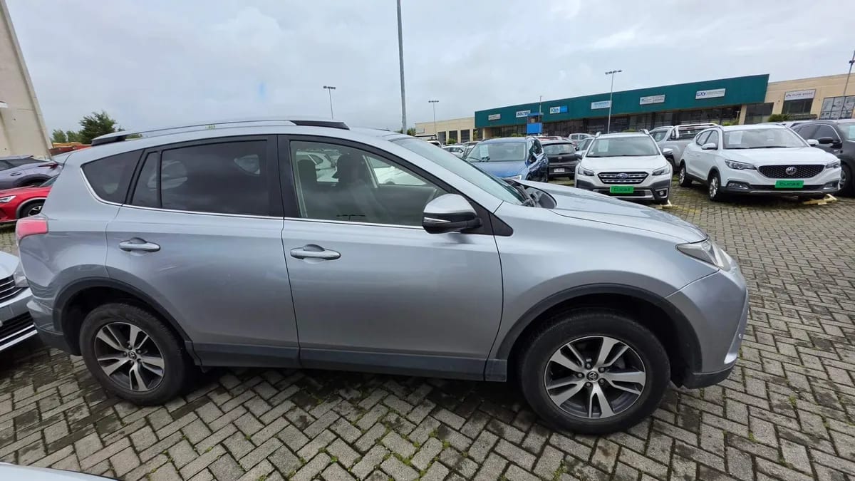 Toyota Rav 4 2.5 4x2 Super Lujo At 5p año 2019