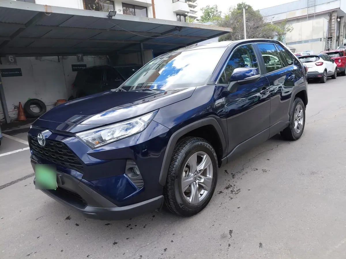 Toyota Rav 4 2.0 Le 4x2 Mt 5p año 2024