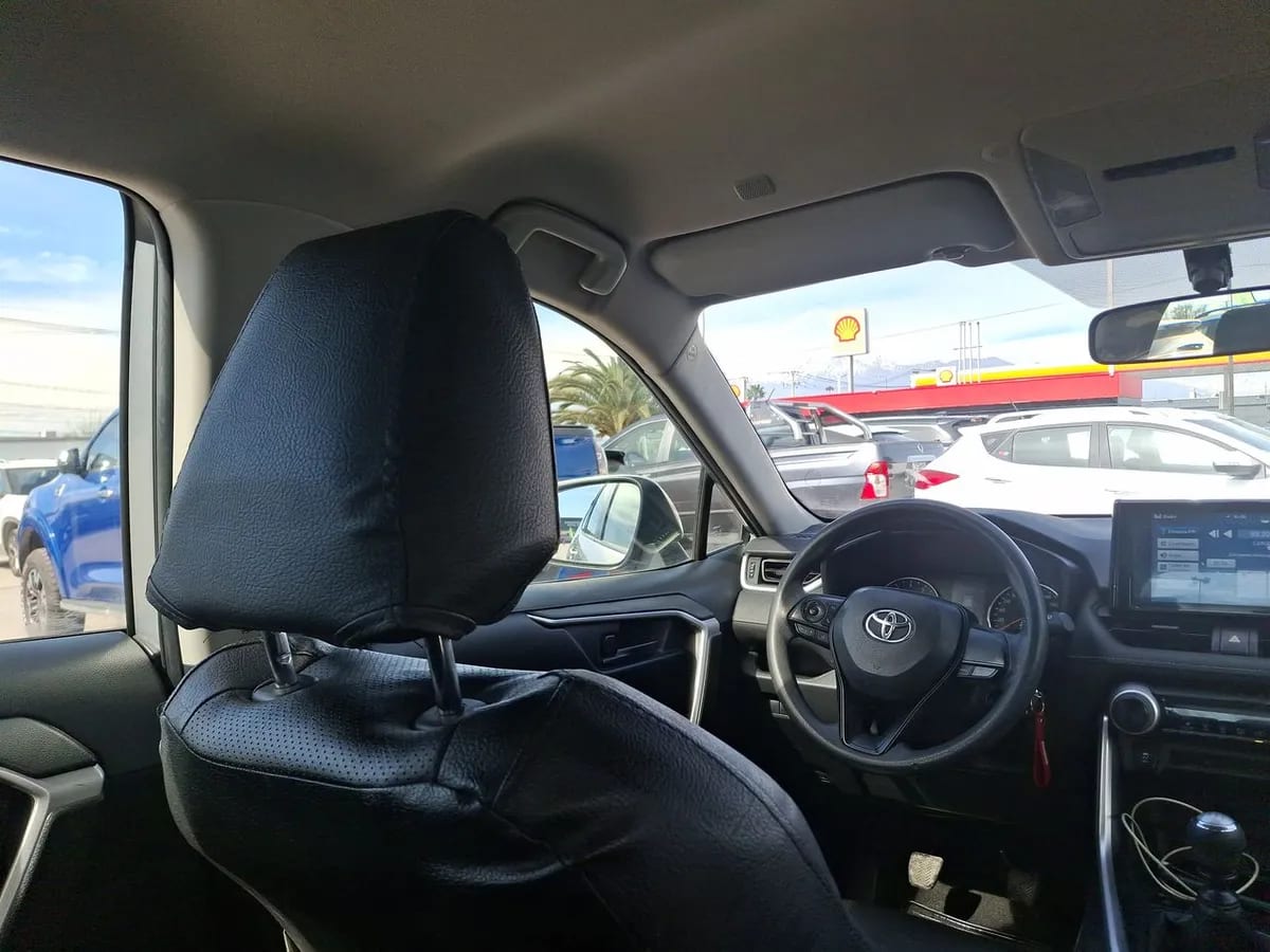 Toyota Rav 4 2.0 Le 4x2 Mt 5p año 2024