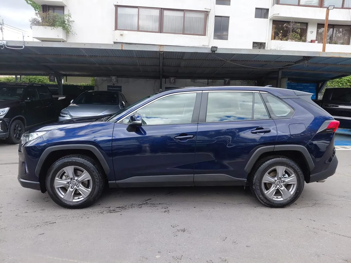 Toyota Rav 4 2.0 Le 4x2 Mt 5p año 2024