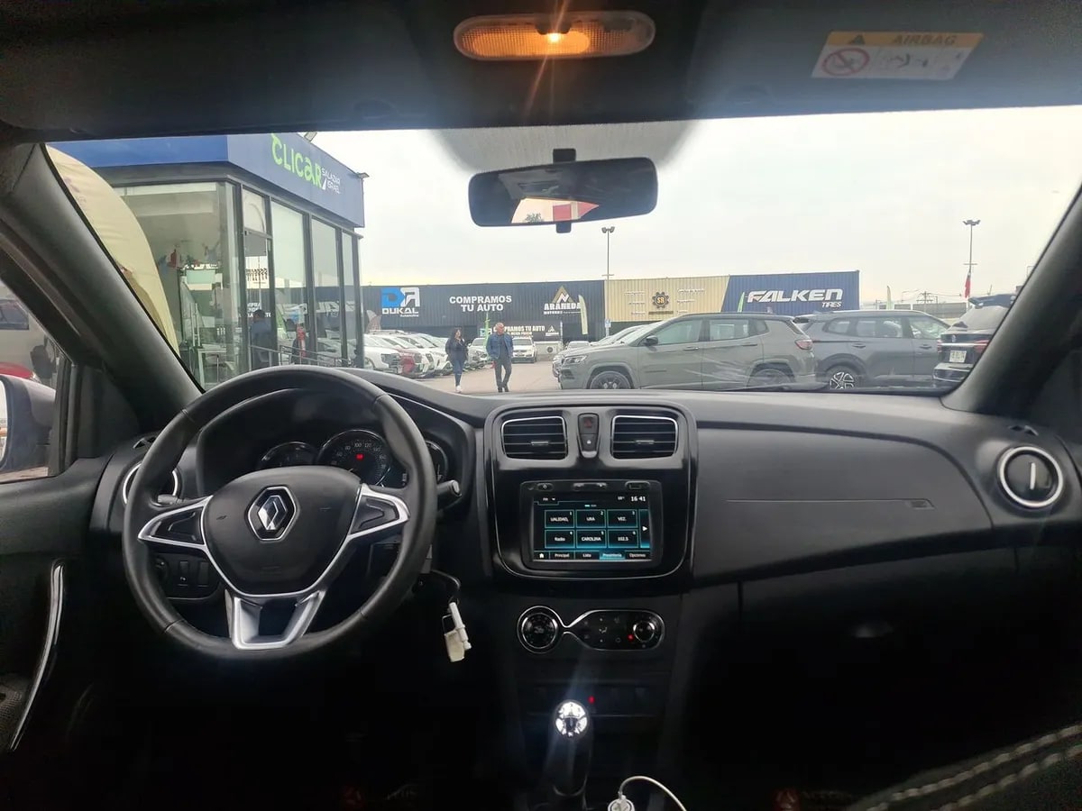 Renault Symbol 1.6 Intens Tech 4x2 Mt 4p año 2021