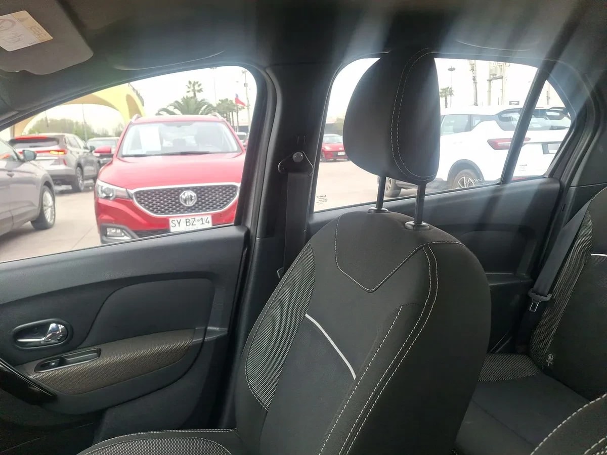 Renault Symbol 1.6 Intens Tech 4x2 Mt 4p año 2021