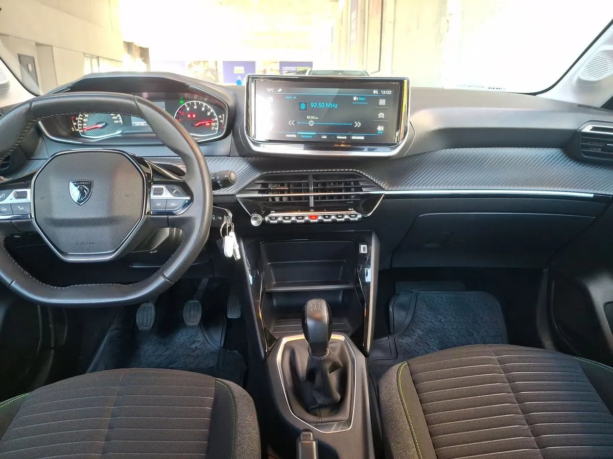 Peugeot 208 1.2 Mca Puretech 100 Active 4x2 Mt 5p año 2024