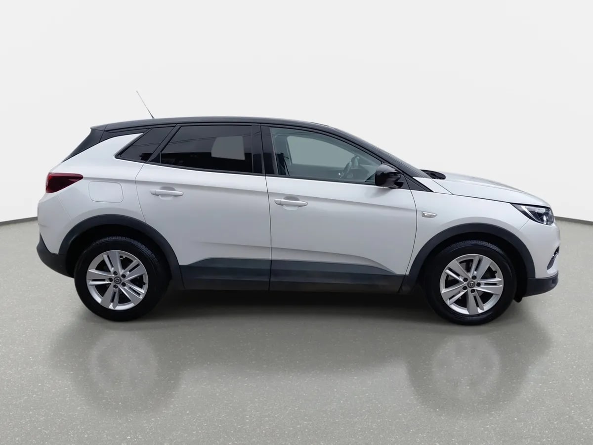 Opel Grandland 1.2t Dynamic 4x2 Mt6 5p año 2021