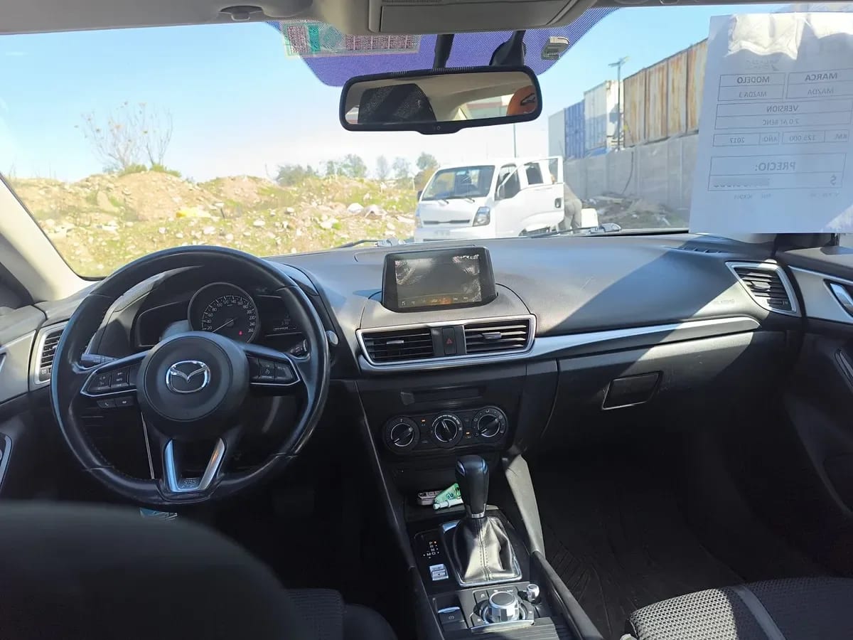 Mazda 3 2.0 V 4x2 Sdn Sunroof 6at 4p año 2017