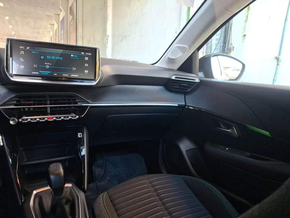 Peugeot 208 1.2 Mca Puretech 100 Active 4x2 Mt 5p año 2024