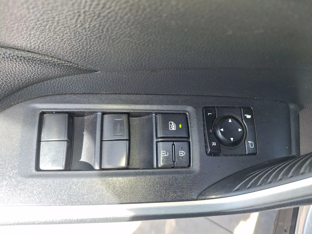 Toyota Rav 4 2.0 Le 4x2 Mt 5p año 2024