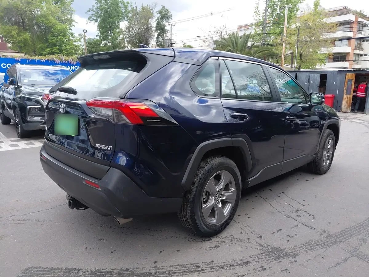 Toyota Rav 4 2.0 Le 4x2 Mt 5p año 2024