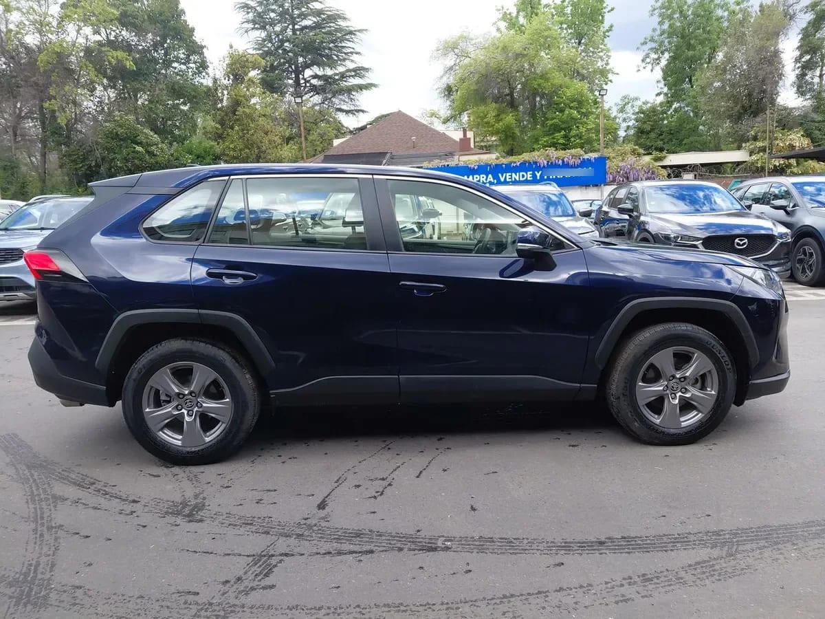 Toyota Rav 4 2.0 Le 4x2 Mt 5p año 2024