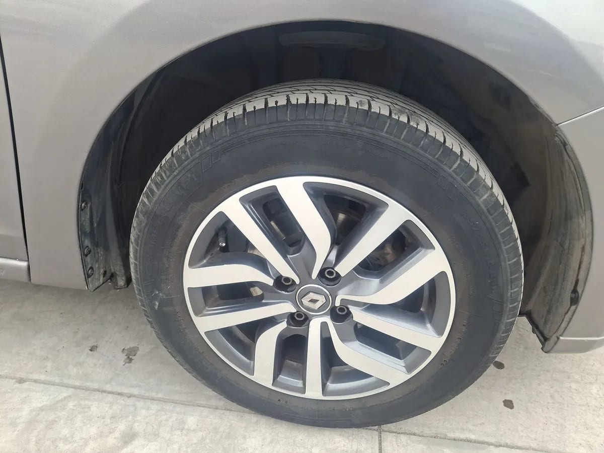Renault Symbol 1.6 Intens Tech 4x2 Mt 4p año 2021