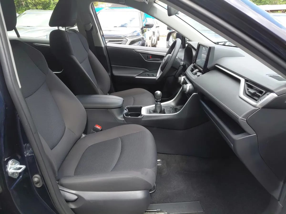 Toyota Rav 4 2.0 Le 4x2 Mt 5p año 2024
