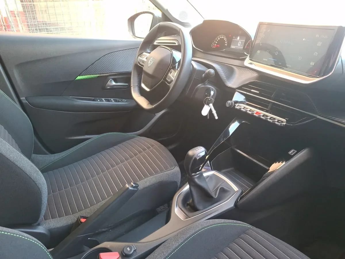 Peugeot 208 1.2 Mca Puretech 100 Active 4x2 Mt 5p año 2024