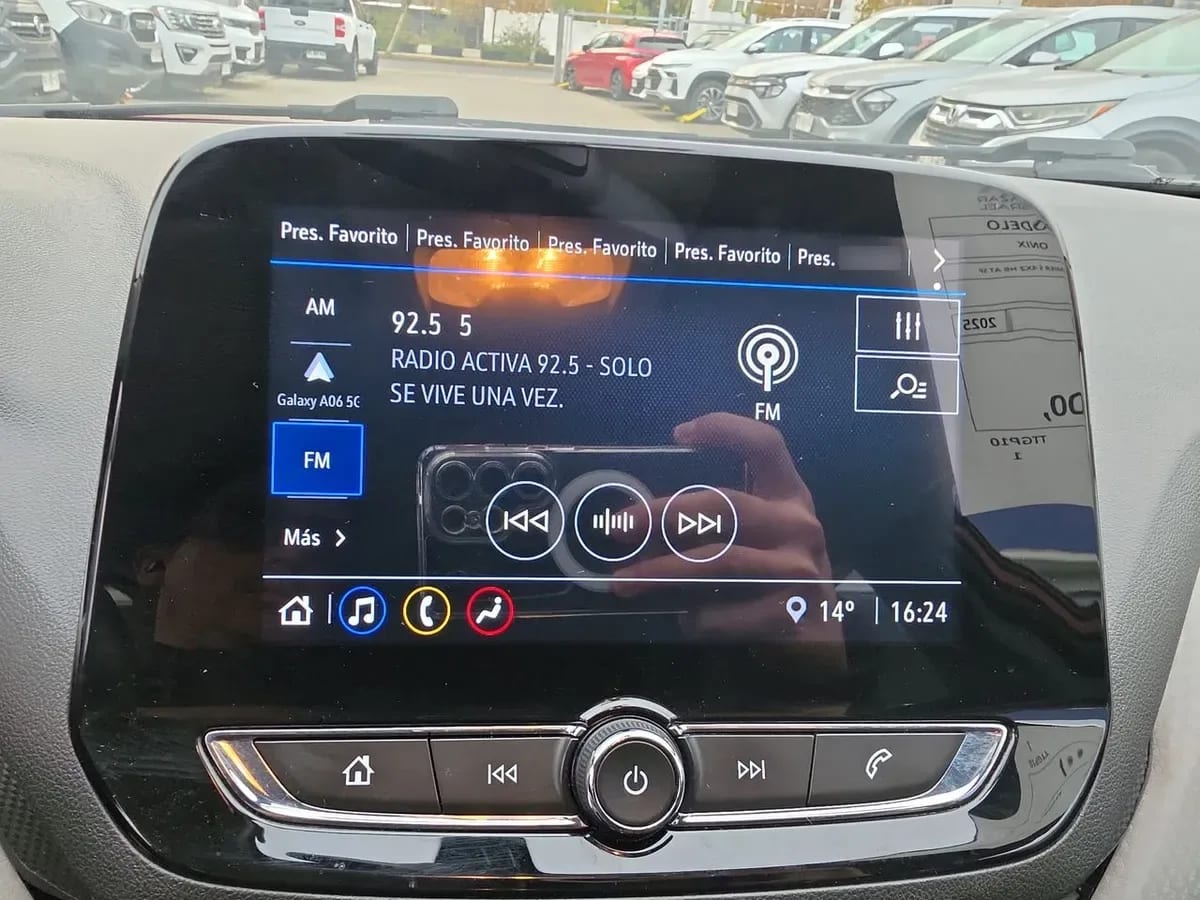 Chevrolet Onix 1.0t Premier S 4x2 Hb At 5p año 2025