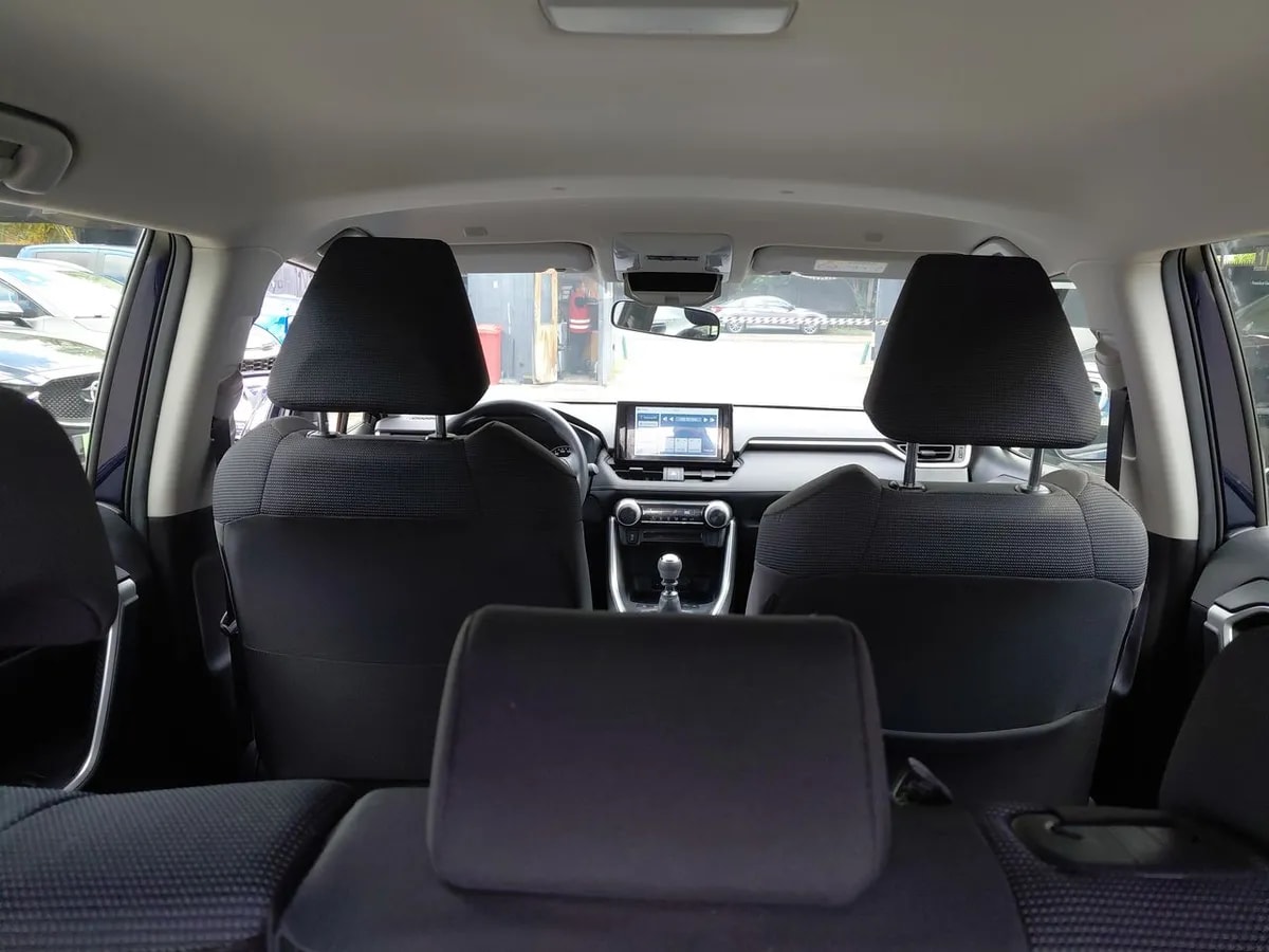 Toyota Rav 4 2.0 Le 4x2 Mt 5p año 2024