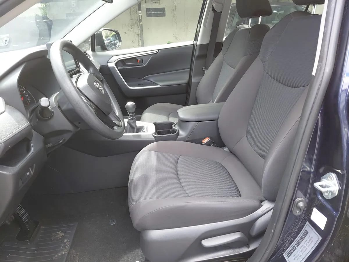 Toyota Rav 4 2.0 Le 4x2 Mt 5p año 2024