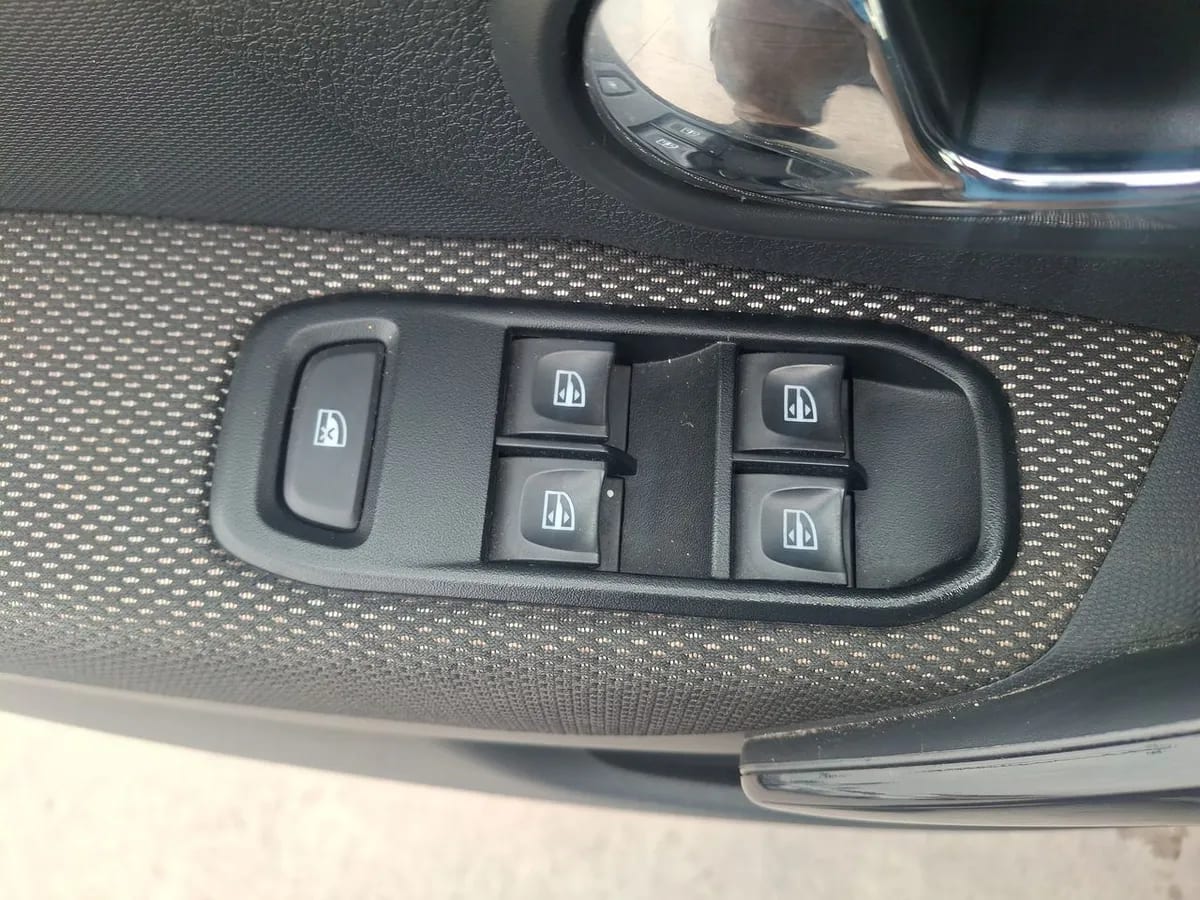 Renault Symbol 1.6 Intens Tech 4x2 Mt 4p año 2021
