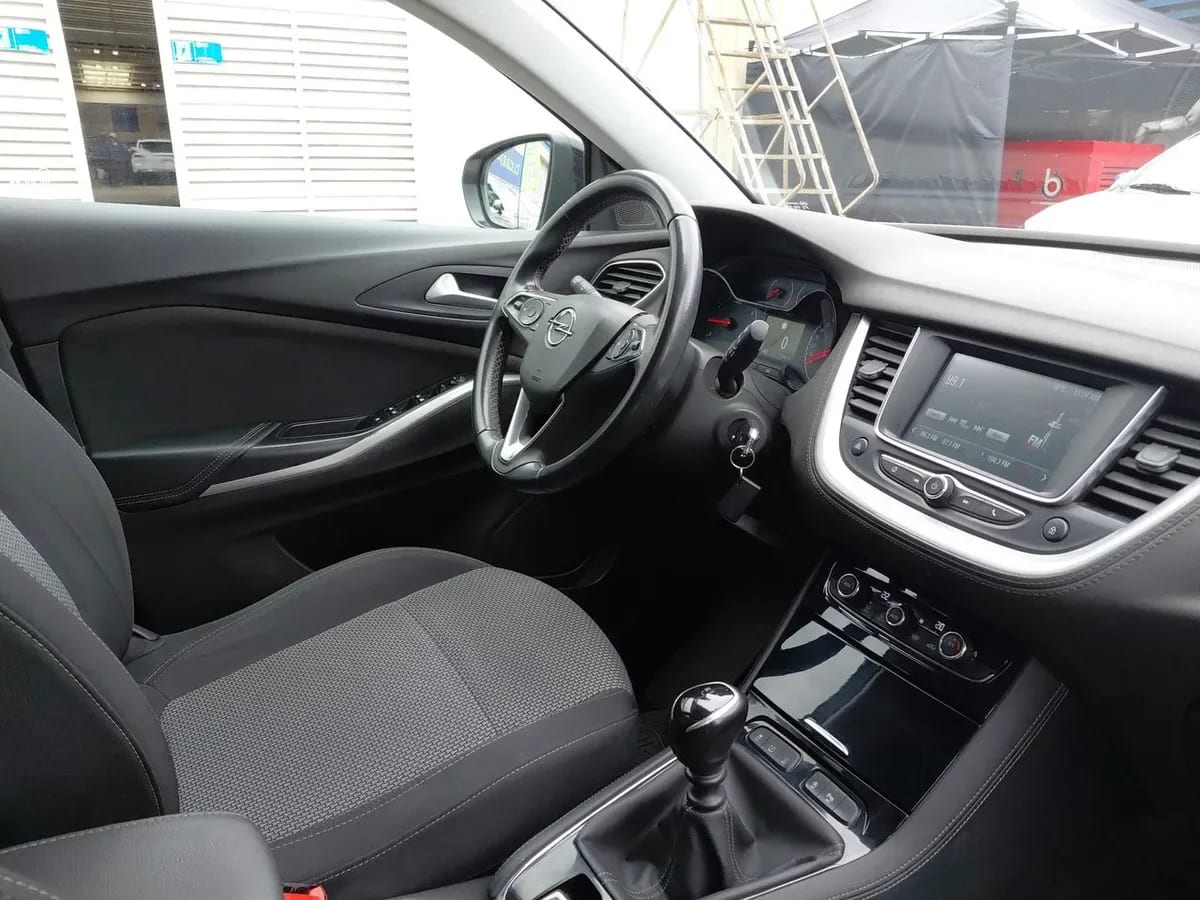 Opel Grandland 1.2t Dynamic 4x2 Mt6 5p año 2021