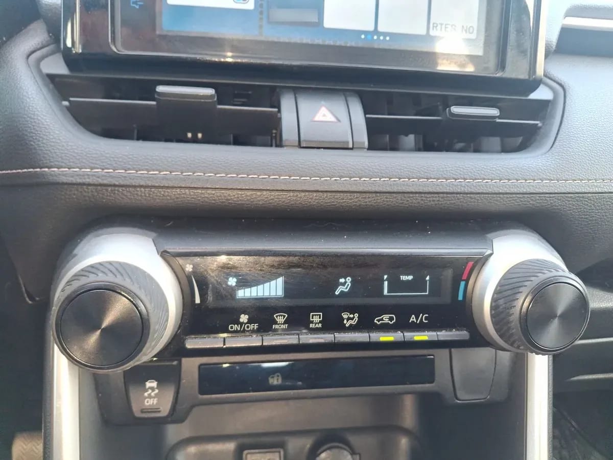 Toyota Rav 4 2.0 Le 4x2 Mt 5p año 2024