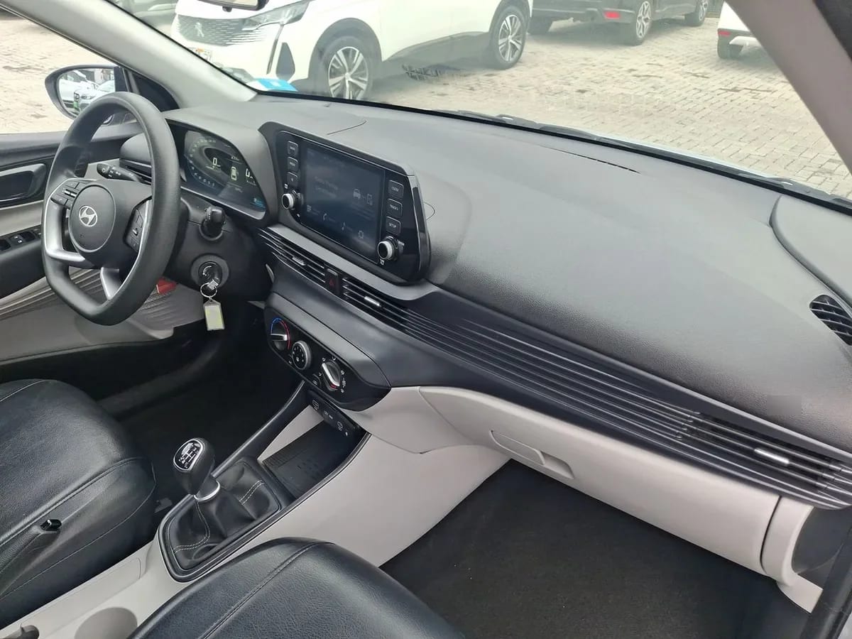 Hyundai I20 1.4 Plus Fl Bi3 4x2 Hb Mt 5p año 2025