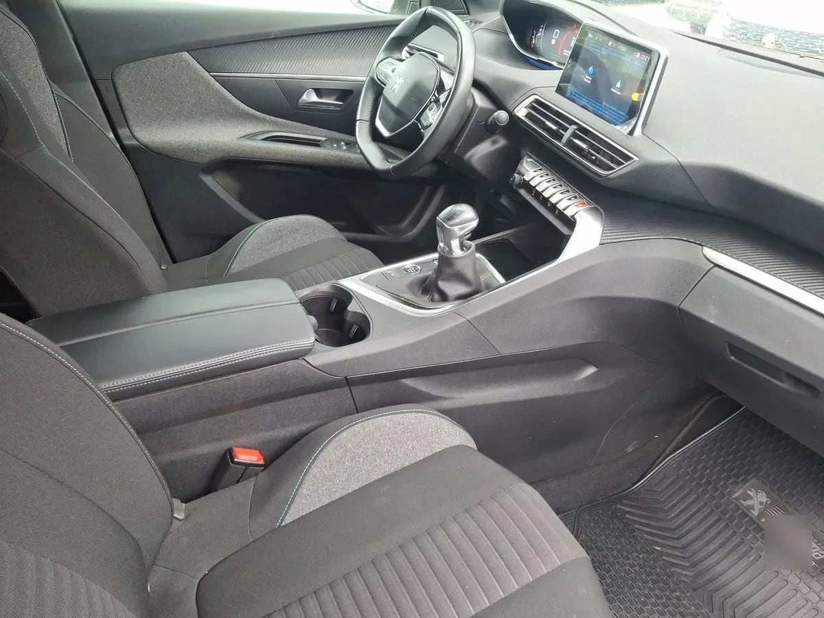Peugeot 3008 1.2 Active Pack Puretech 130 4x2 Mt6 5p año 2023