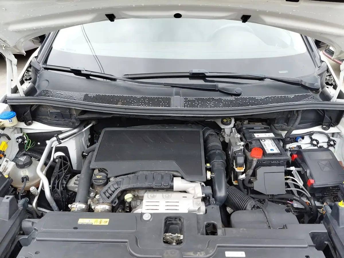Opel Grandland 1.2t Dynamic 4x2 Mt6 5p año 2021