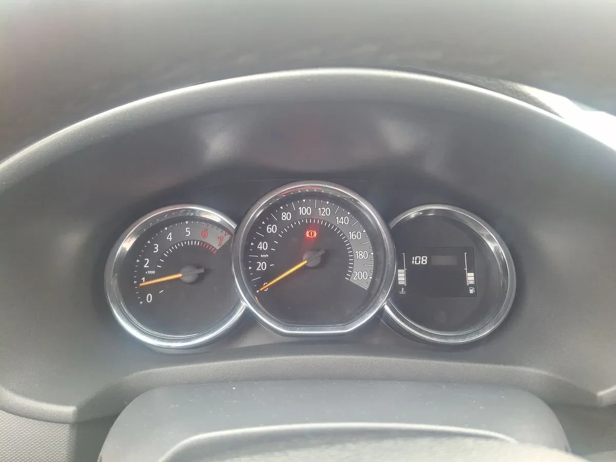 Renault Symbol 1.6 Intens Tech 4x2 Mt 4p año 2021