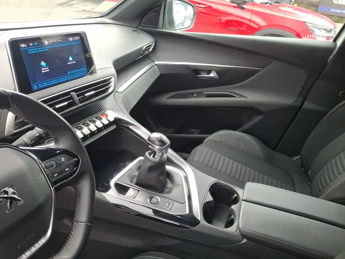 Peugeot 3008 1.2 Active Pack Puretech 130 4x2 Mt6 5p año 2023