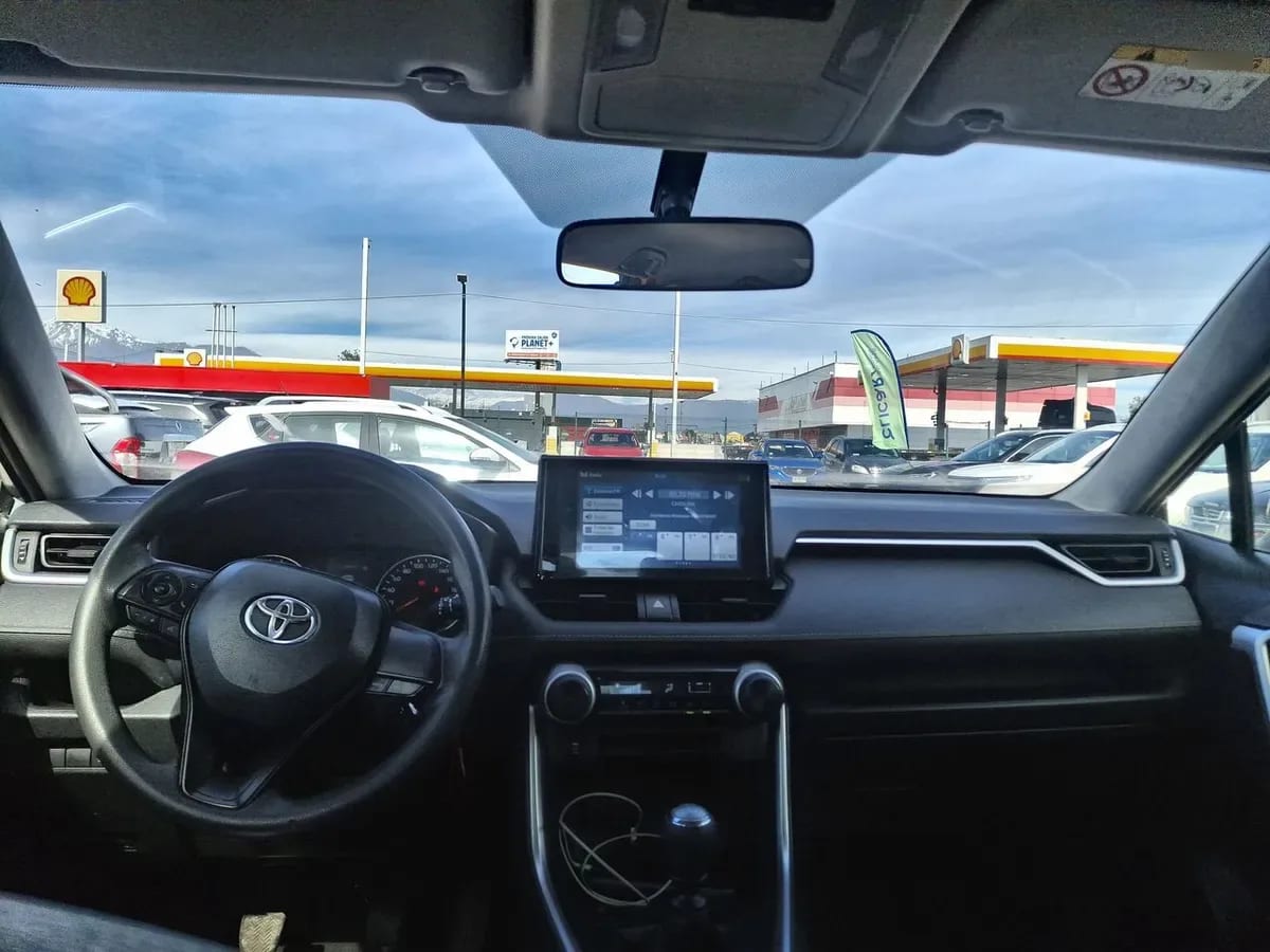 Toyota Rav 4 2.0 Le 4x2 Mt 5p año 2024