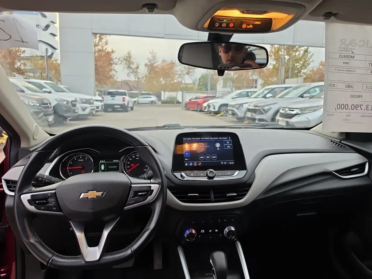 Chevrolet Onix 1.0t Premier S 4x2 Hb At 5p año 2025