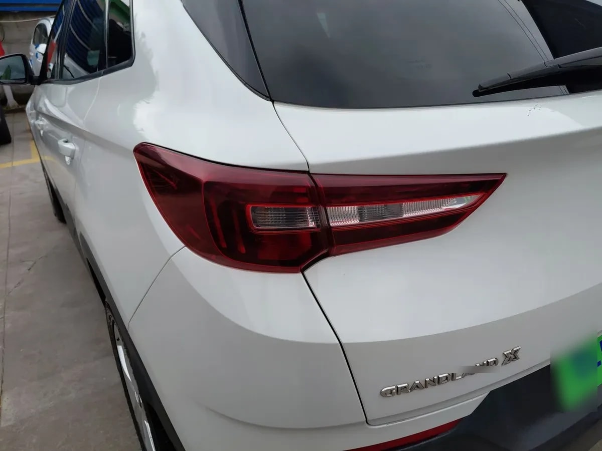Opel Grandland 1.2t Dynamic 4x2 Mt6 5p año 2021