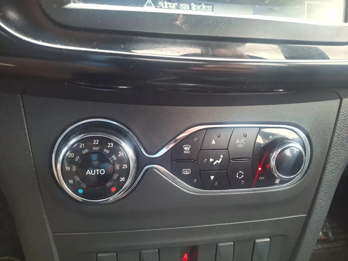 Renault Symbol 1.6 Intens Tech 4x2 Mt 4p año 2021
