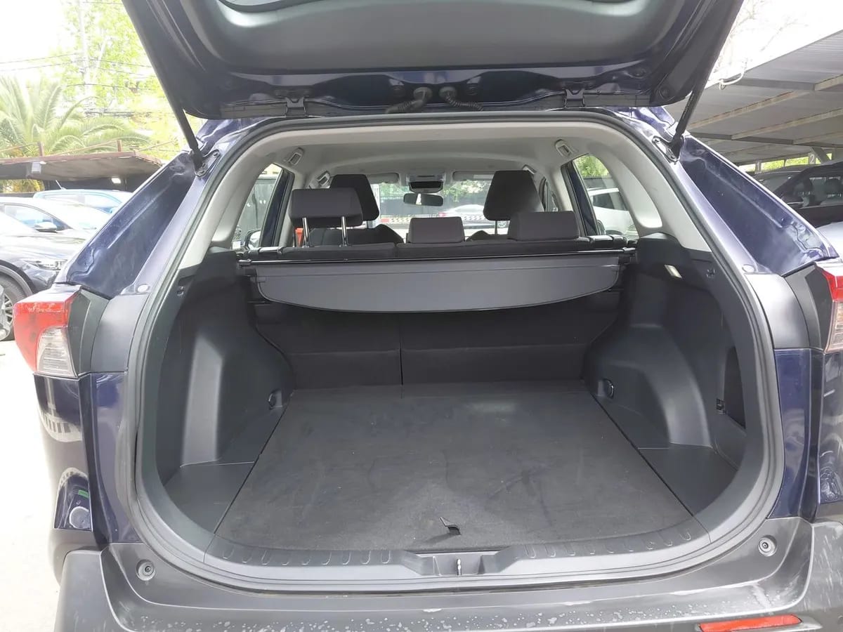 Toyota Rav 4 2.0 Le 4x2 Mt 5p año 2024