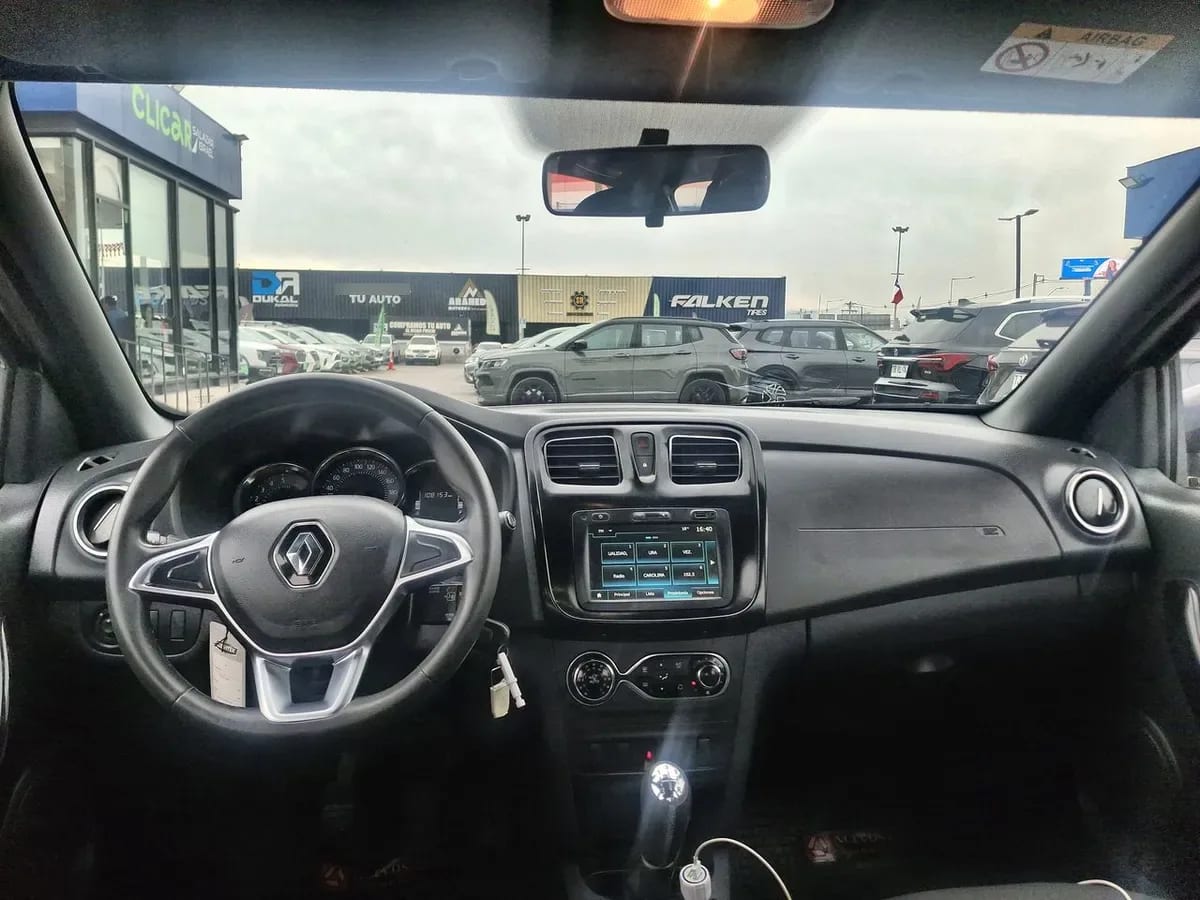 Renault Symbol 1.6 Intens Tech 4x2 Mt 4p año 2021