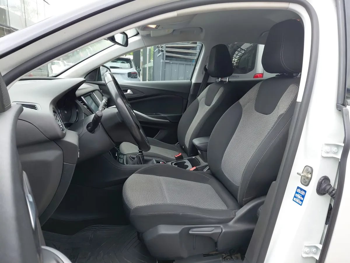 Opel Grandland 1.2t Dynamic 4x2 Mt6 5p año 2021
