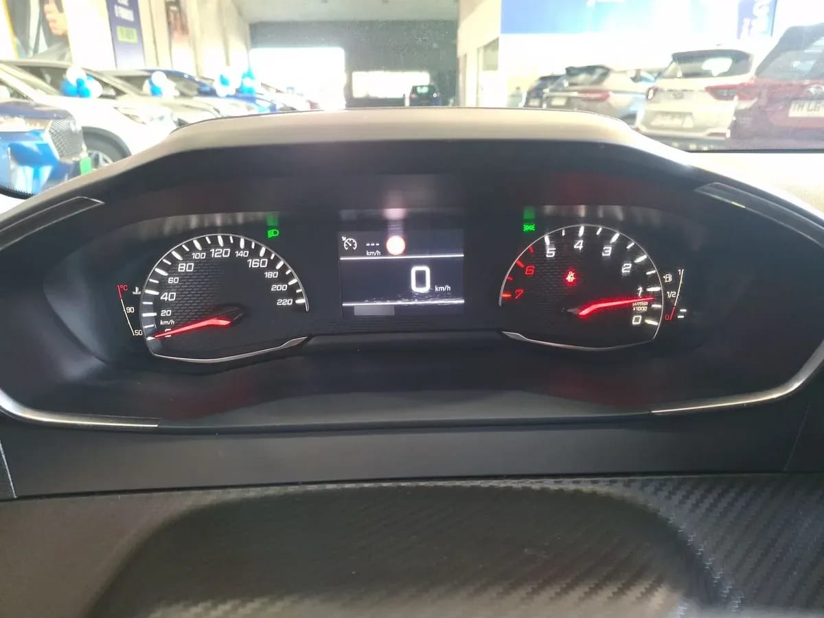 Peugeot 208 1.2 Mca Puretech 100 Active 4x2 Mt 5p año 2024