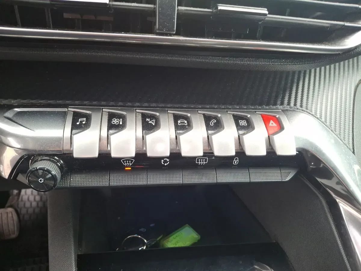 Peugeot 3008 1.2 Active Pack Puretech 130 4x2 Mt6 5p año 2023