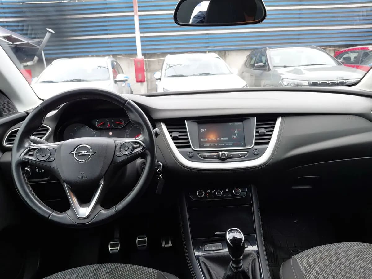 Opel Grandland 1.2t Dynamic 4x2 Mt6 5p año 2021
